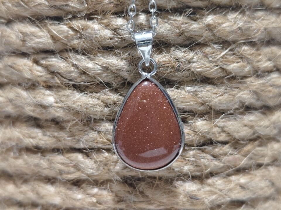 DAMLA MODEL MİNİ BOY YILDIZ TAŞI KOLYE