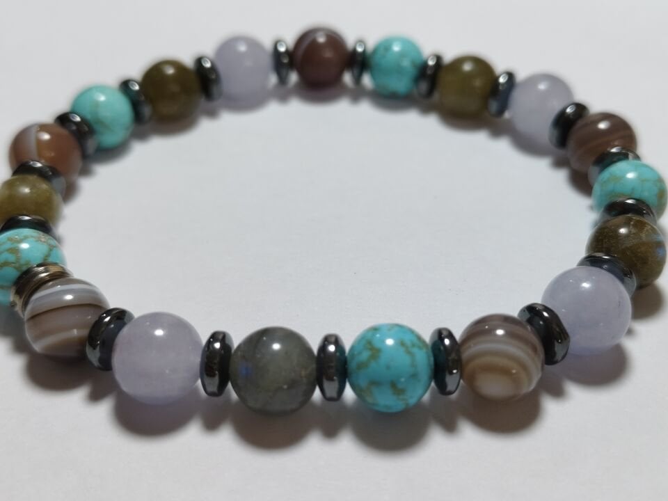 GÖZLERE İYİ GELDİĞİ BİLİNEN DOĞAL TAŞLARDAN BİLEKLİK