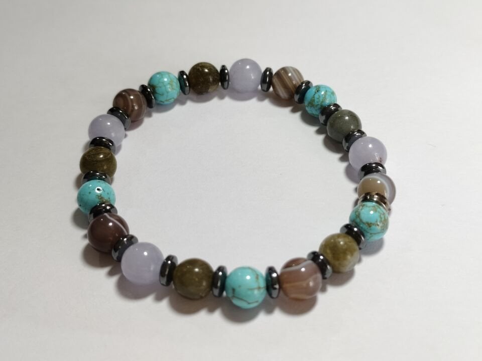 GÖZLERE İYİ GELDİĞİ BİLİNEN DOĞAL TAŞLARDAN BİLEKLİK