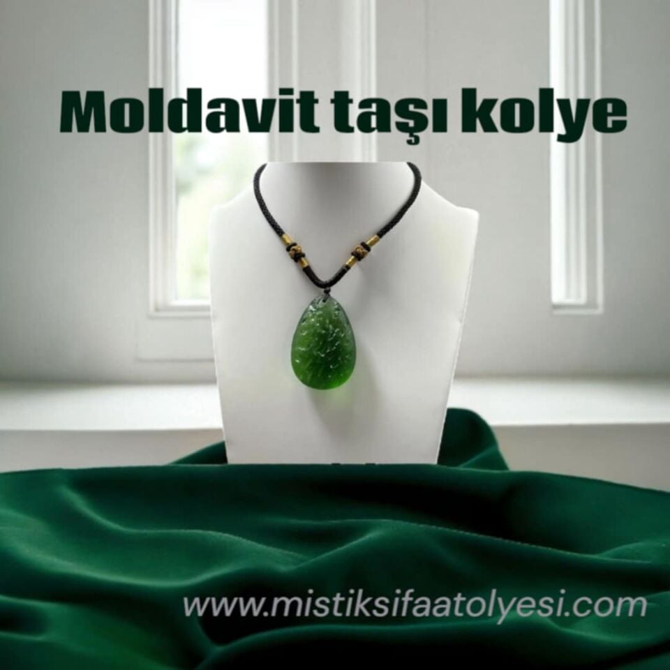 A  KALİTE İRİ PARÇA MOLDAVİT TAŞI  BAYAN KOLYE BU ÜRÜNDE KARGO ÜCRETSİZDİR