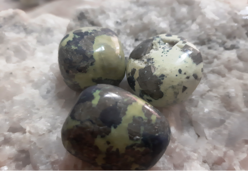 NATUREL GERÇEK SERPANTİN HAM TAŞ