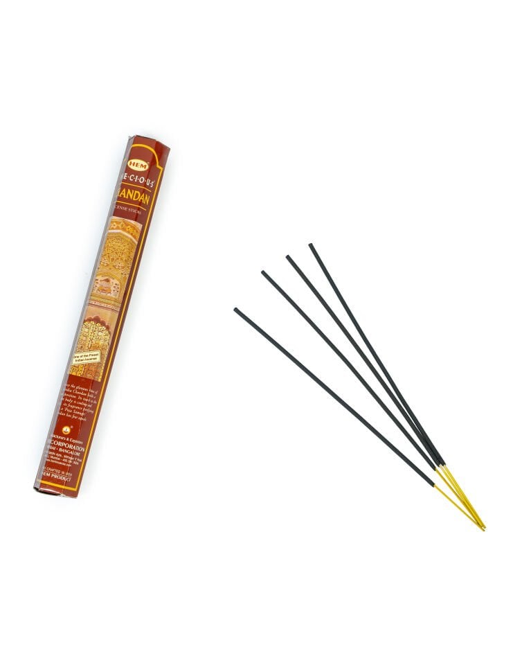 FARKLI DİKKAT ÇEKİCİ ETKİLİ KOKUSUYLA CHANDAN ÇUBUK TÜTSÜ