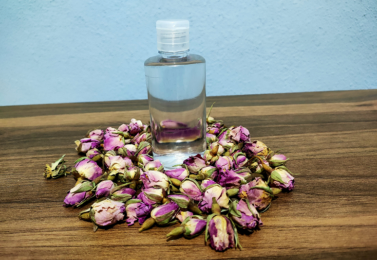 SEVDİĞİNİZ VE BEKLEDİĞİNİZ ÜRÜN YENİDEN STOKLARIMIZDA  TAMAMEN ORGANİK 1. HİDROSOL MAYA YAĞI ALINMAMIŞ %100 DOĞAL GÜL SUYU HİÇ BİR KATKI MADDESİ İÇERMEZ. (İÇİLEBİLİR YEMEK VE TATLILARDA, SALATALARDA  KULLANILABİLİR )