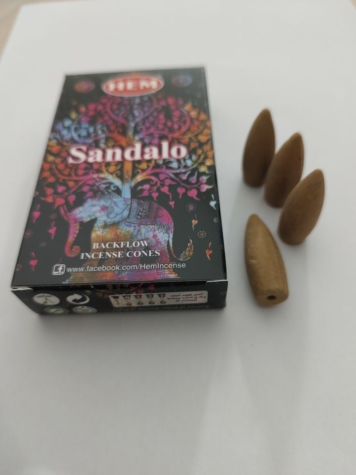 SANDAL AĞACININ MUHTEŞEM KOKUSU GERİ AKIŞLI KONİK TÜTSÜ 10 ADET