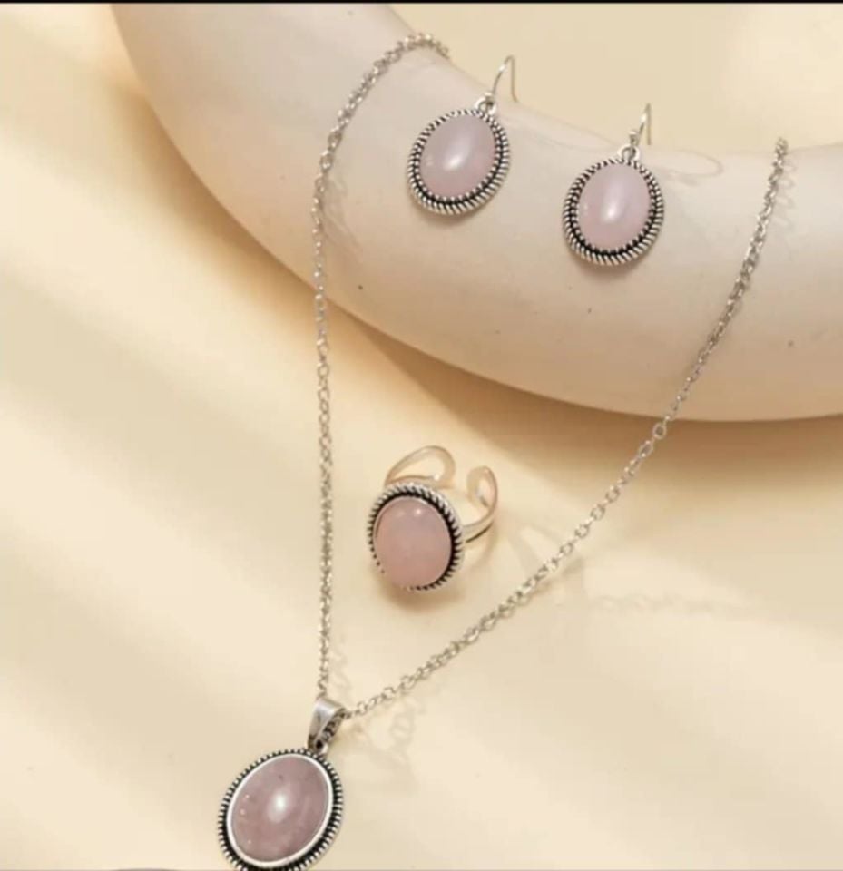 PEMBE KUVARS TAŞI 4 PARÇA SET (KOLYE ÜZÜK KÜPE BİLEKLİK )