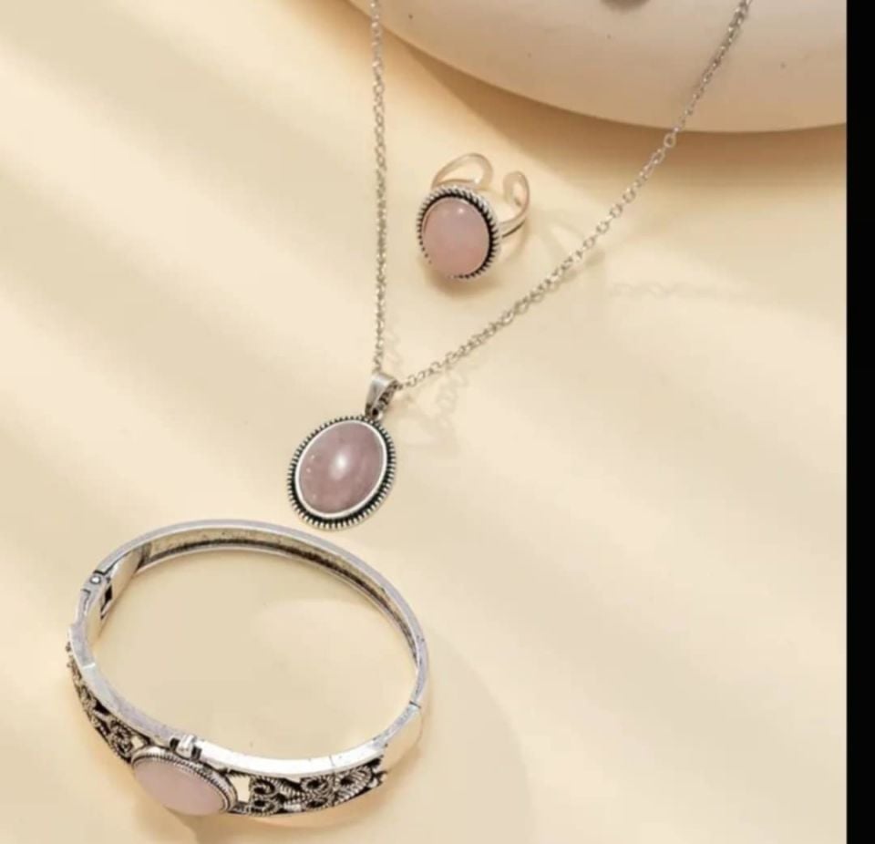 PEMBE KUVARS TAŞI 4 PARÇA SET (KOLYE ÜZÜK KÜPE BİLEKLİK )